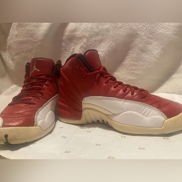 JORDAN 12s size 4Y - Picture 5 of 9